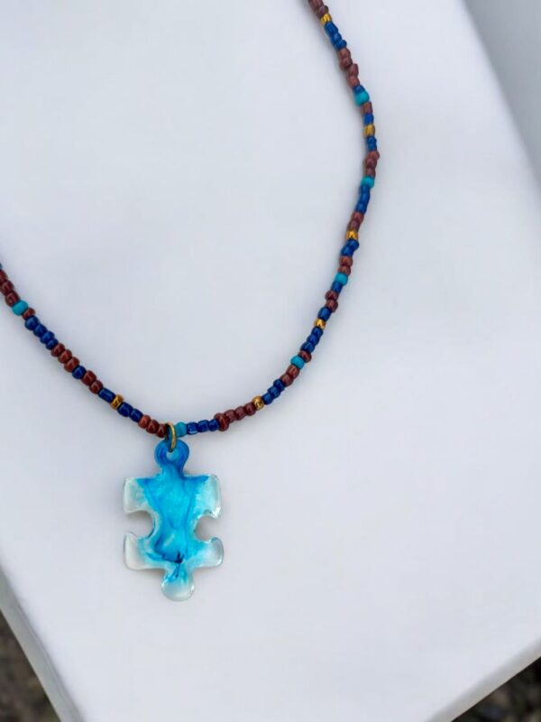 Puzzle pendant water necklace