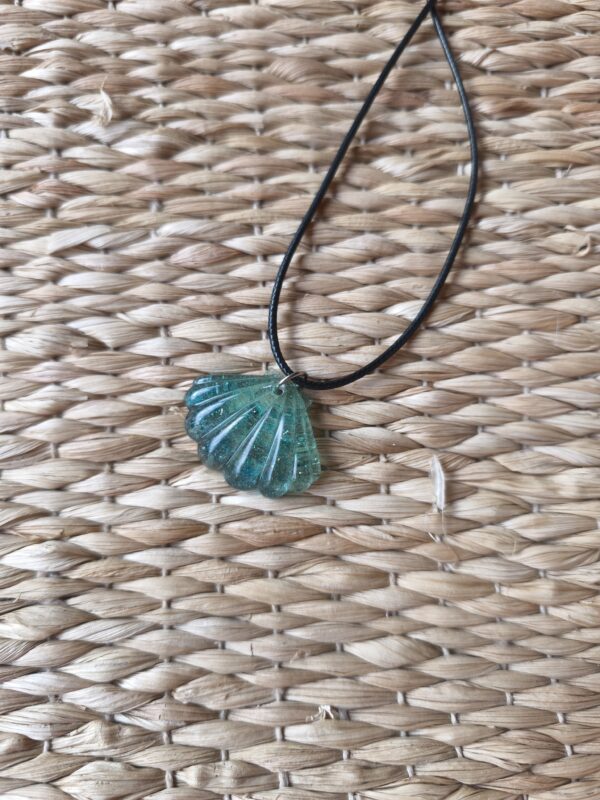 Blue glitter clam necklace
