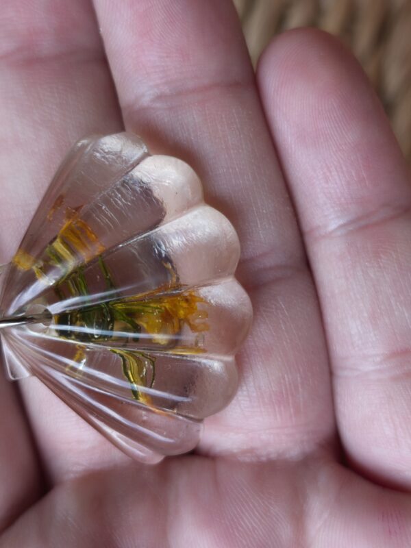 Flower clam necklace