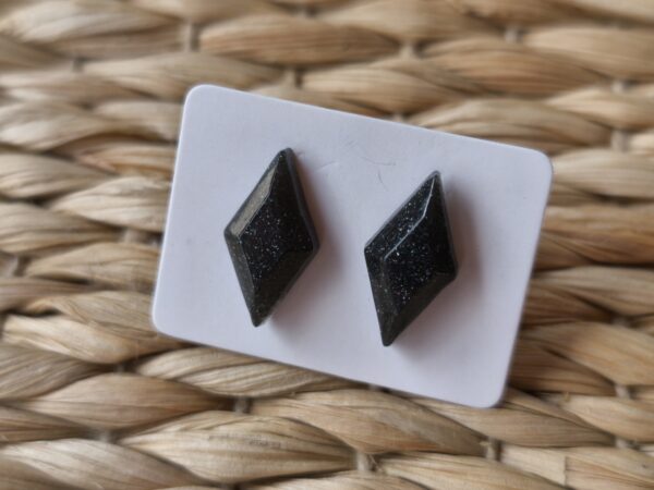 Black rectangle mini earrings