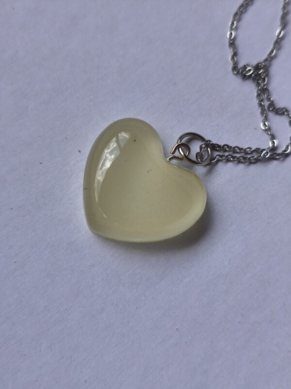 Glowing heart necklace